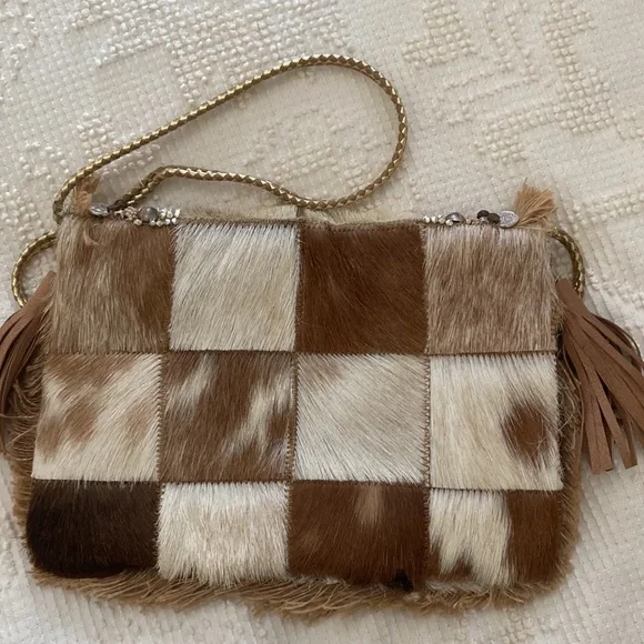 π HP! Anthropologie IbBan Patchwork Cowhide Crossbody Bag - Picture 3 of 3